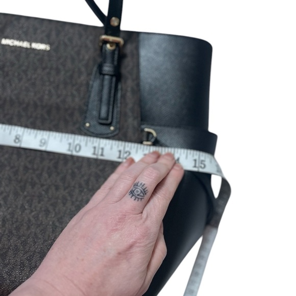 Michael Kors Voyager East West Large brown black Signature tote - Picture 12 of 14